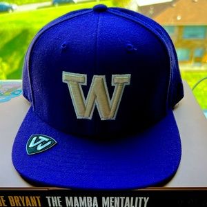 Washington Huskies Top of the World Purple Hat 7 1/4 Excellent Condition